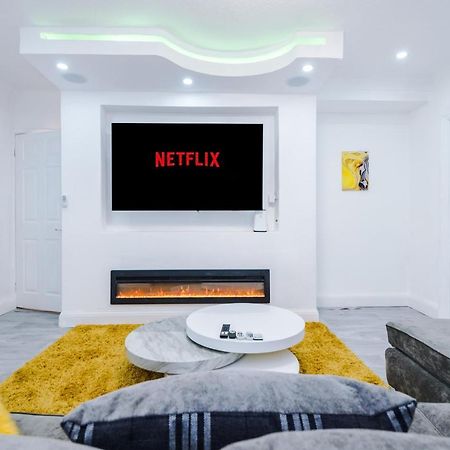 Nice Three Bedroom House In מנצ'סטר מראה חיצוני תמונה