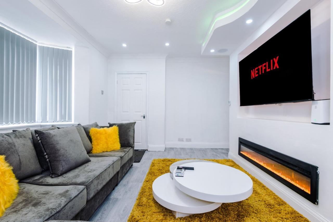 Nice Three Bedroom House In מנצ'סטר מראה חיצוני תמונה