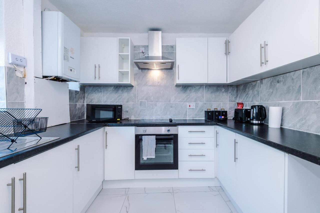Nice Three Bedroom House In מנצ'סטר מראה חיצוני תמונה