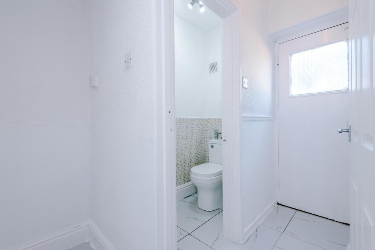 Nice Three Bedroom House In מנצ'סטר מראה חיצוני תמונה