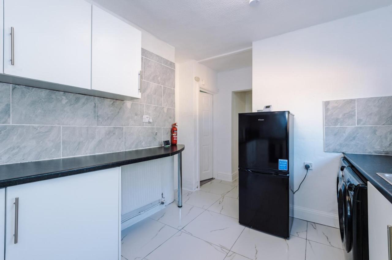 Nice Three Bedroom House In מנצ'סטר מראה חיצוני תמונה