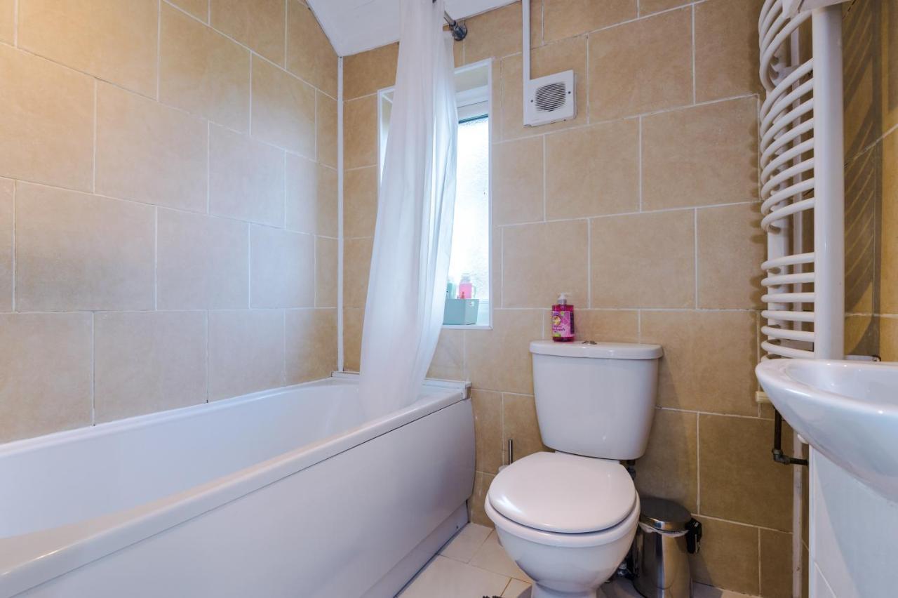 Nice Three Bedroom House In מנצ'סטר מראה חיצוני תמונה