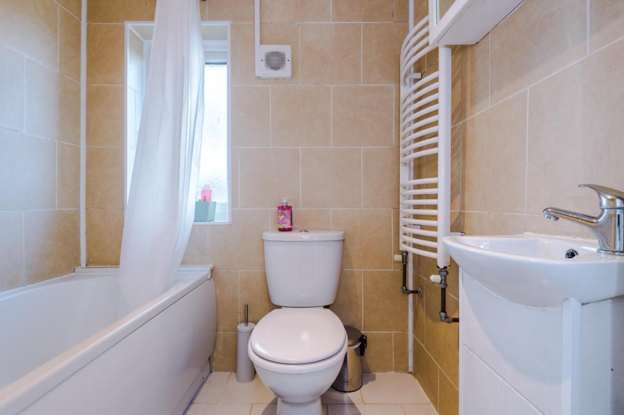 Nice Three Bedroom House In מנצ'סטר מראה חיצוני תמונה