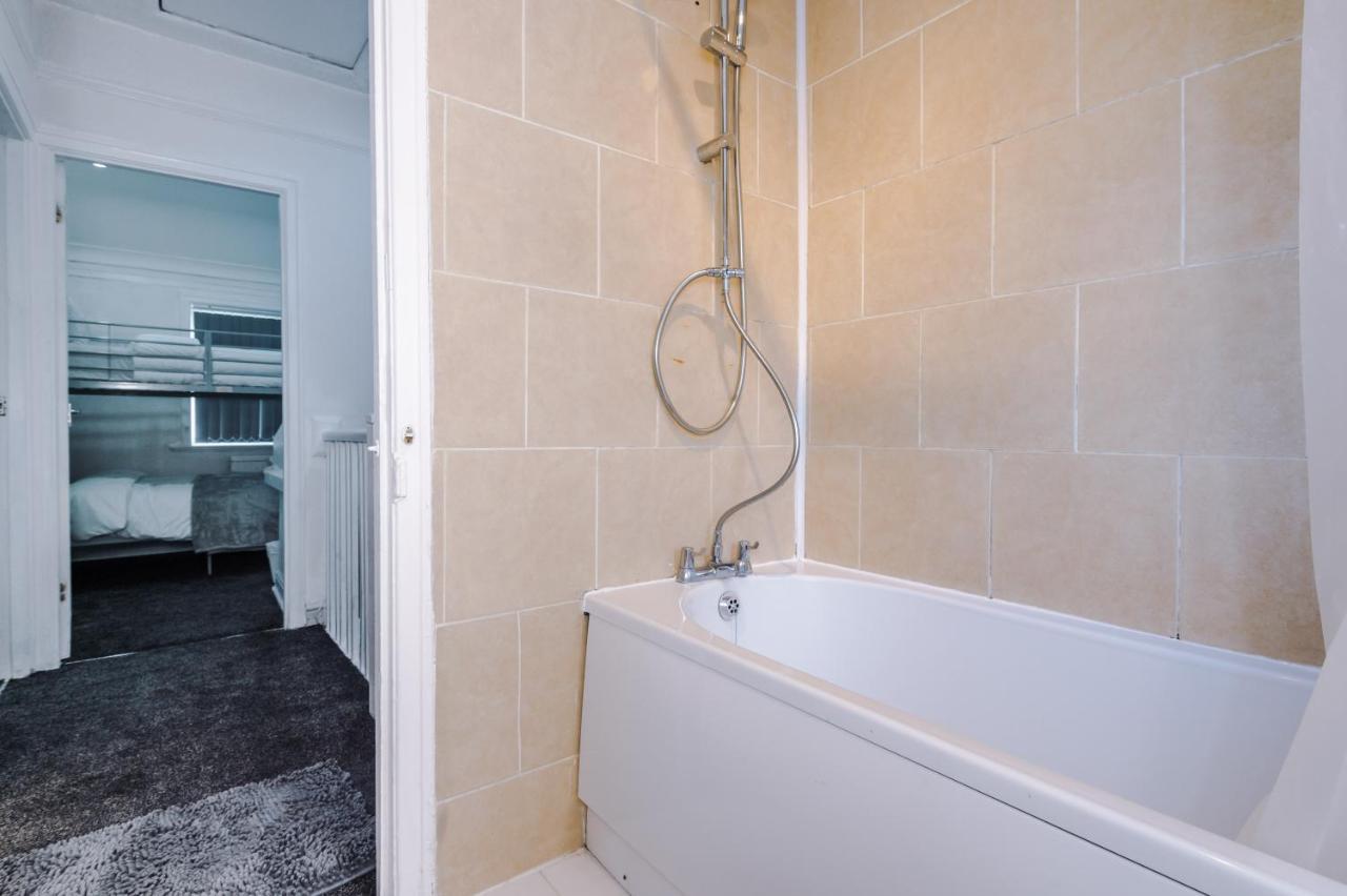 Nice Three Bedroom House In מנצ'סטר מראה חיצוני תמונה